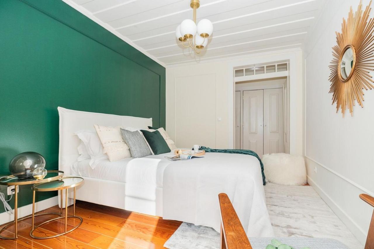 Stunning & Modern 2 Bedroom In Chiado * Lissabon