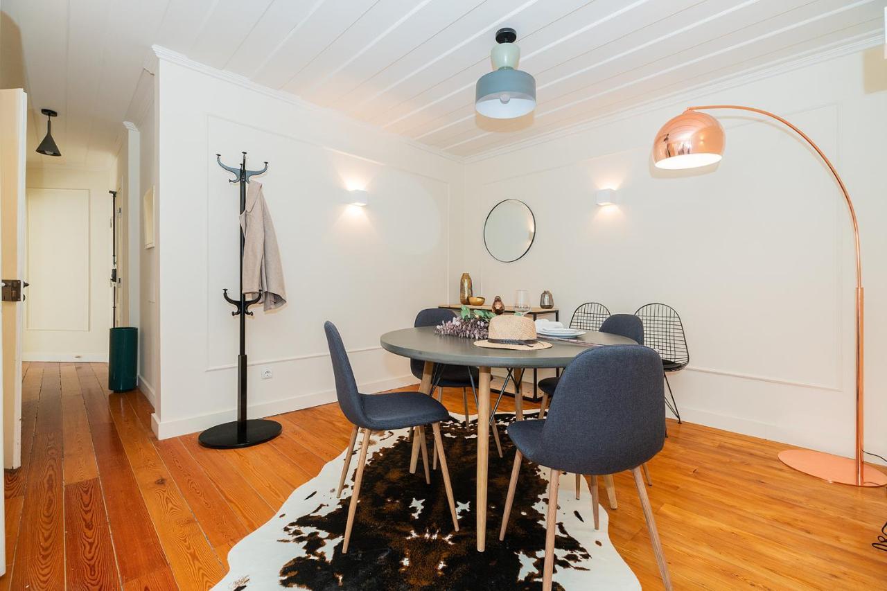 Stunning & Modern 2 Bedroom In Chiado Apartment *