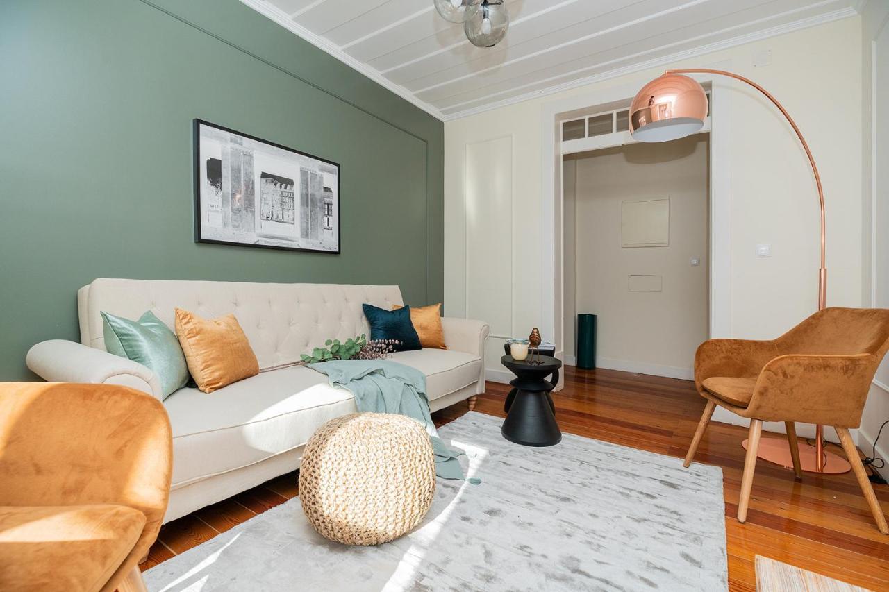 Stunning & Modern 2 Bedroom In Chiado Apartment Lissabon