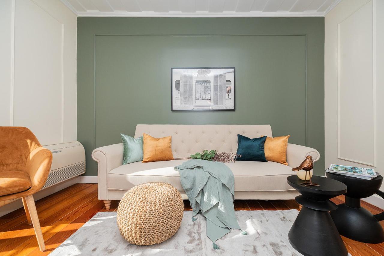 Stunning & Modern 2 Bedroom In Chiado * Lissabon